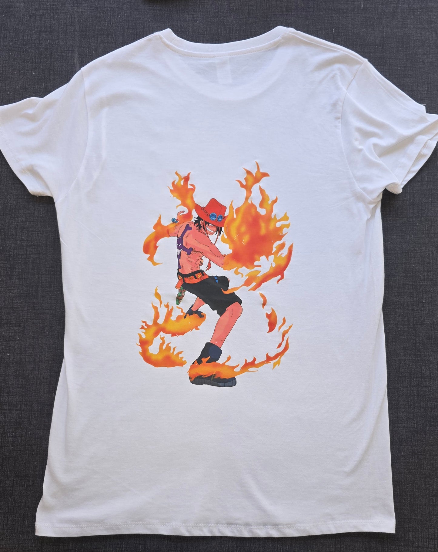 T-Shirt Lama's Store - Roly - ONE PIECE - ACE - Taglia S Bianca